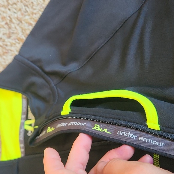 Under Armour - Jacket - Medium - Picture 12 of 12